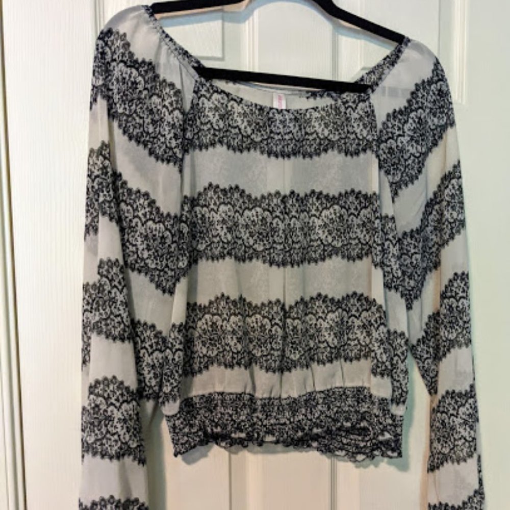 XHILIARATION Damask Top
